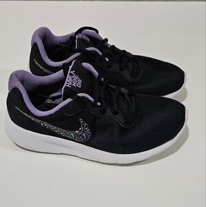 Nike Tanjun Print Girl Boy Sneaker size 3.5 Black Purple Have A Nike Day